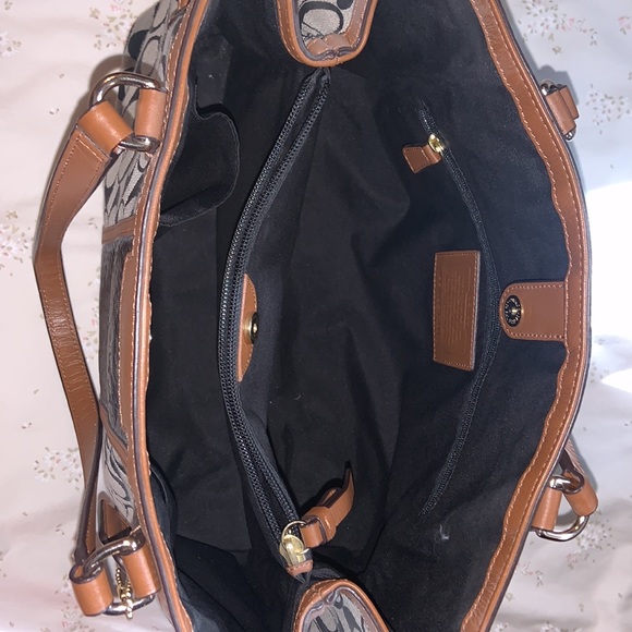 Large Coach purse - Picture 3 of 5